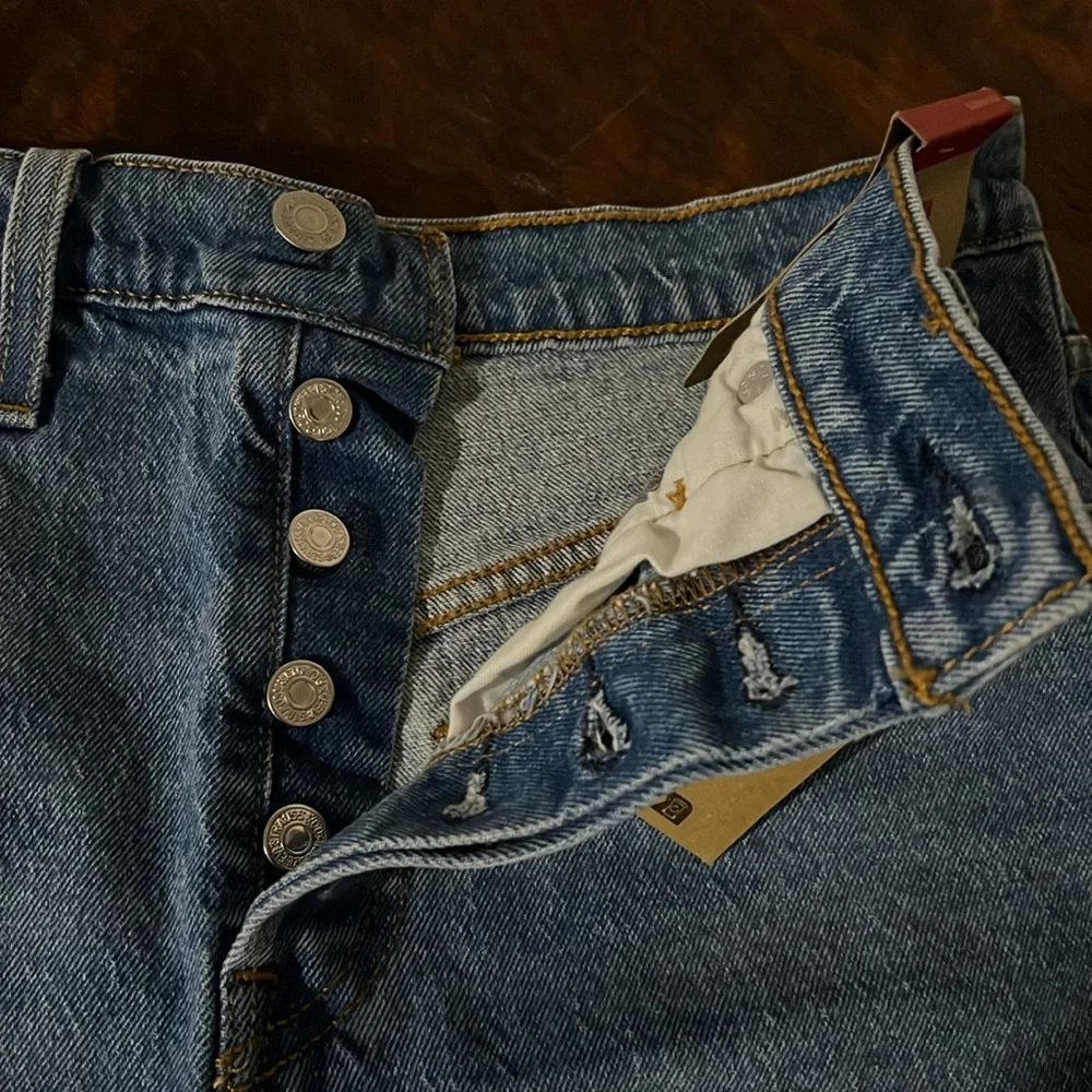 LEVI'S 501 Women's Shorts High Rise Buttoned Fly Distressed Mid Wash M - Picture 7 of 12